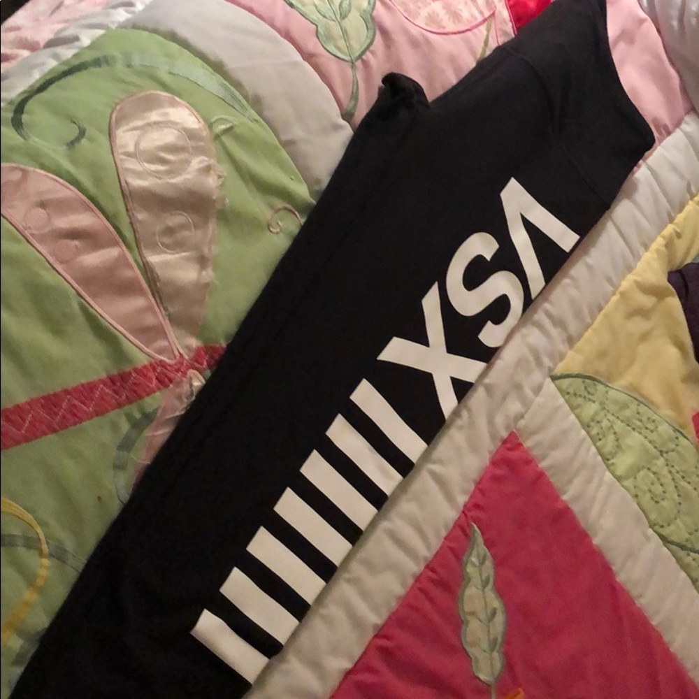 Victoria’s Secret sport black leggings with logo